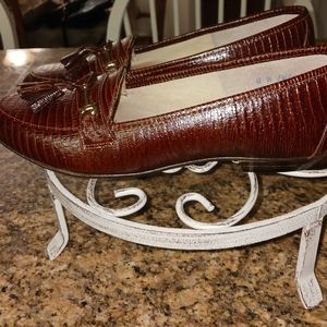 Hushpuppies Brown flats with small heel. Size 8N